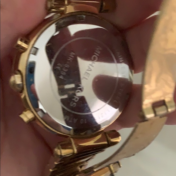 Michael Kors gold watch - Picture 3 of 6